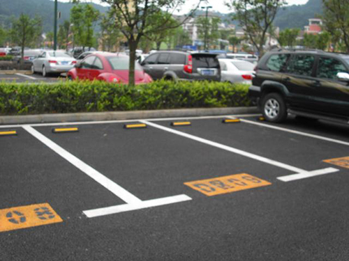 停車(chē)位標(biāo)線(xiàn)